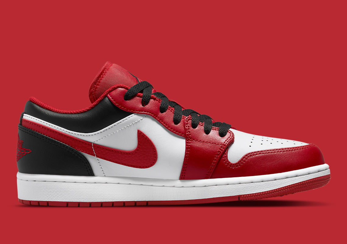 Jordan 1 Low Bulls