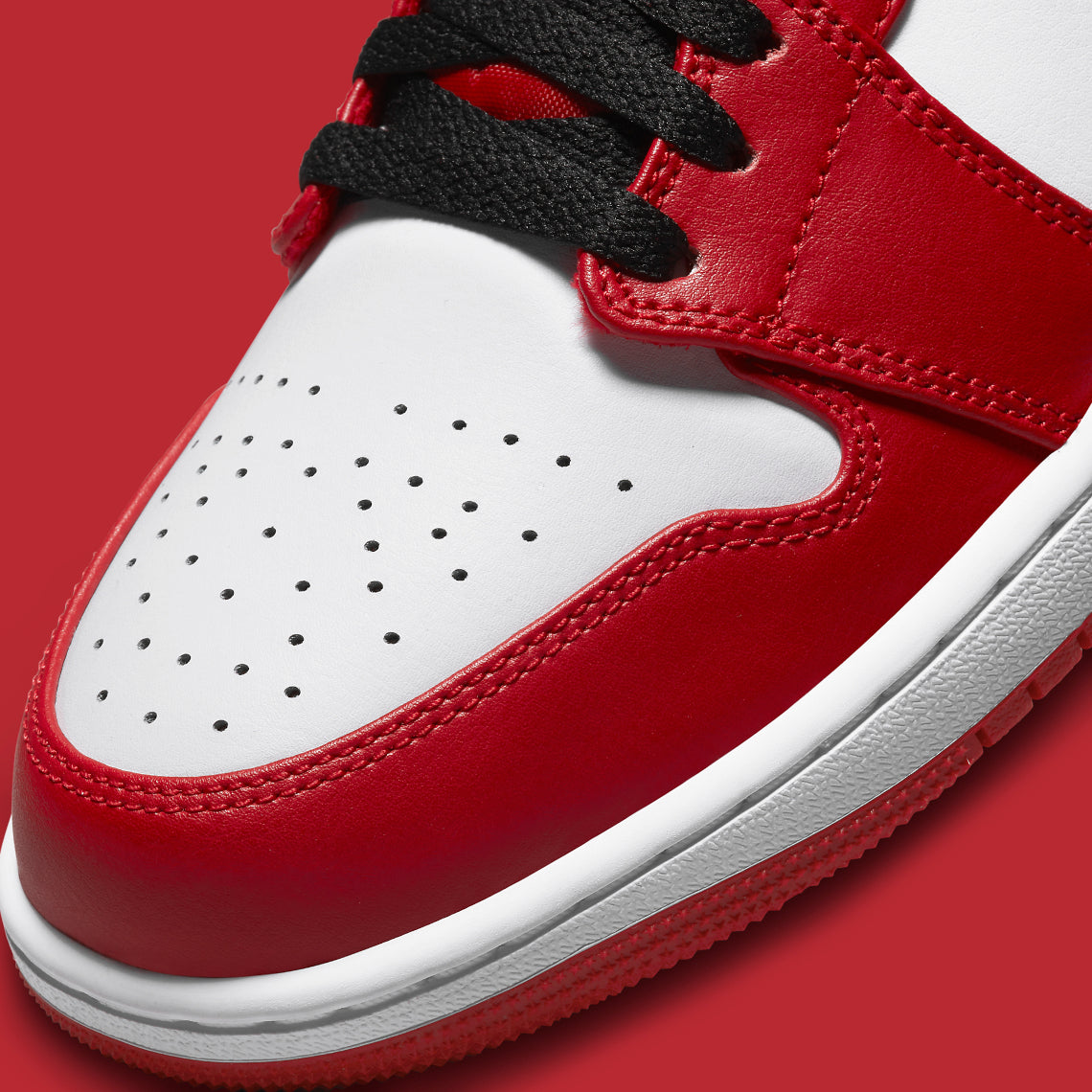 Jordan 1 Low Bulls