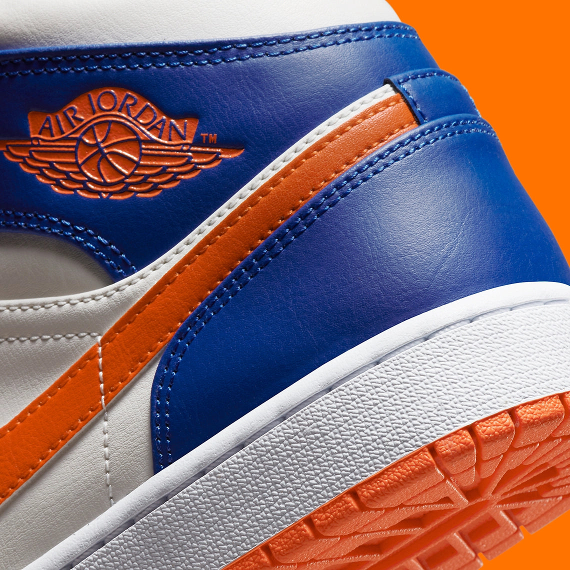 Jordan 1 Mid Knicks