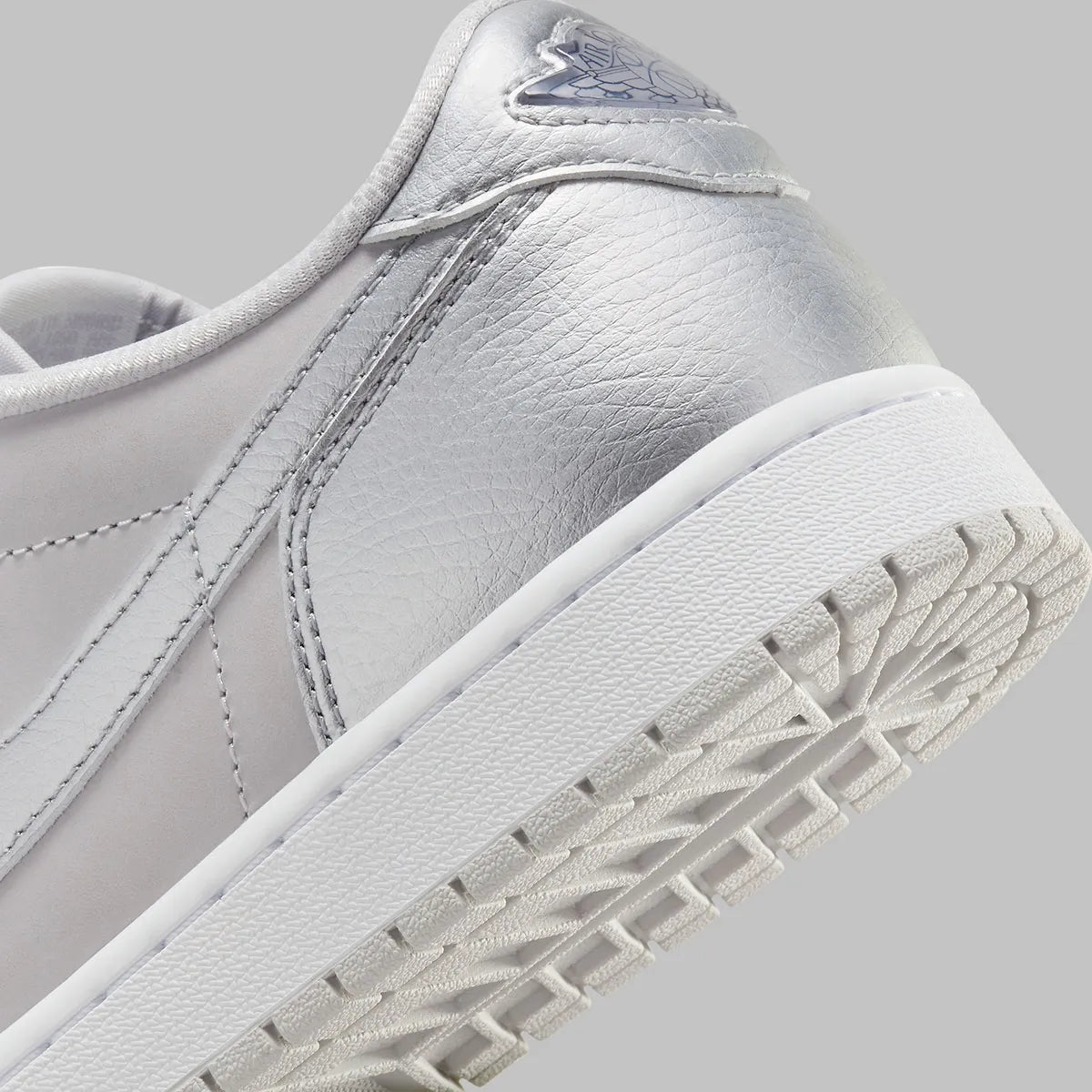 Jordan 1 Low SE Metallic Silver