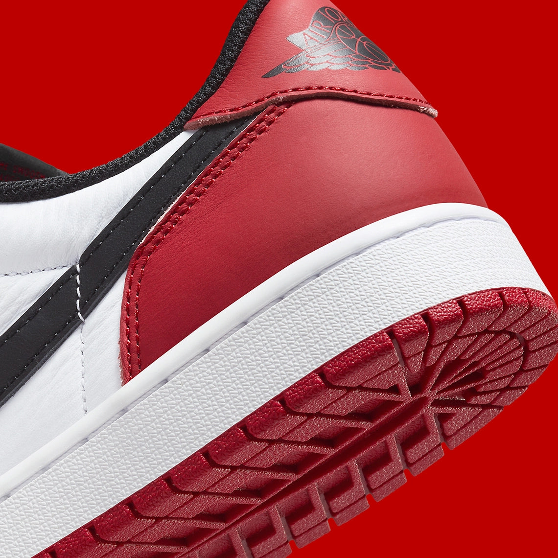 Jordan 1 Retro Low OG Black Toe (2023)