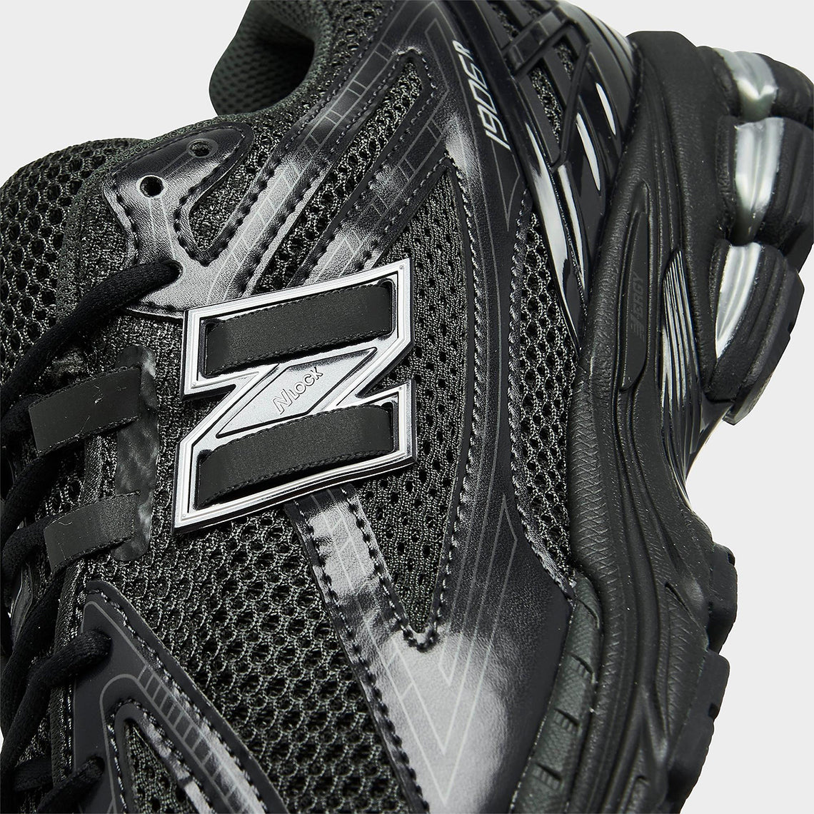 New Balance 1906R Black Metallic Silver