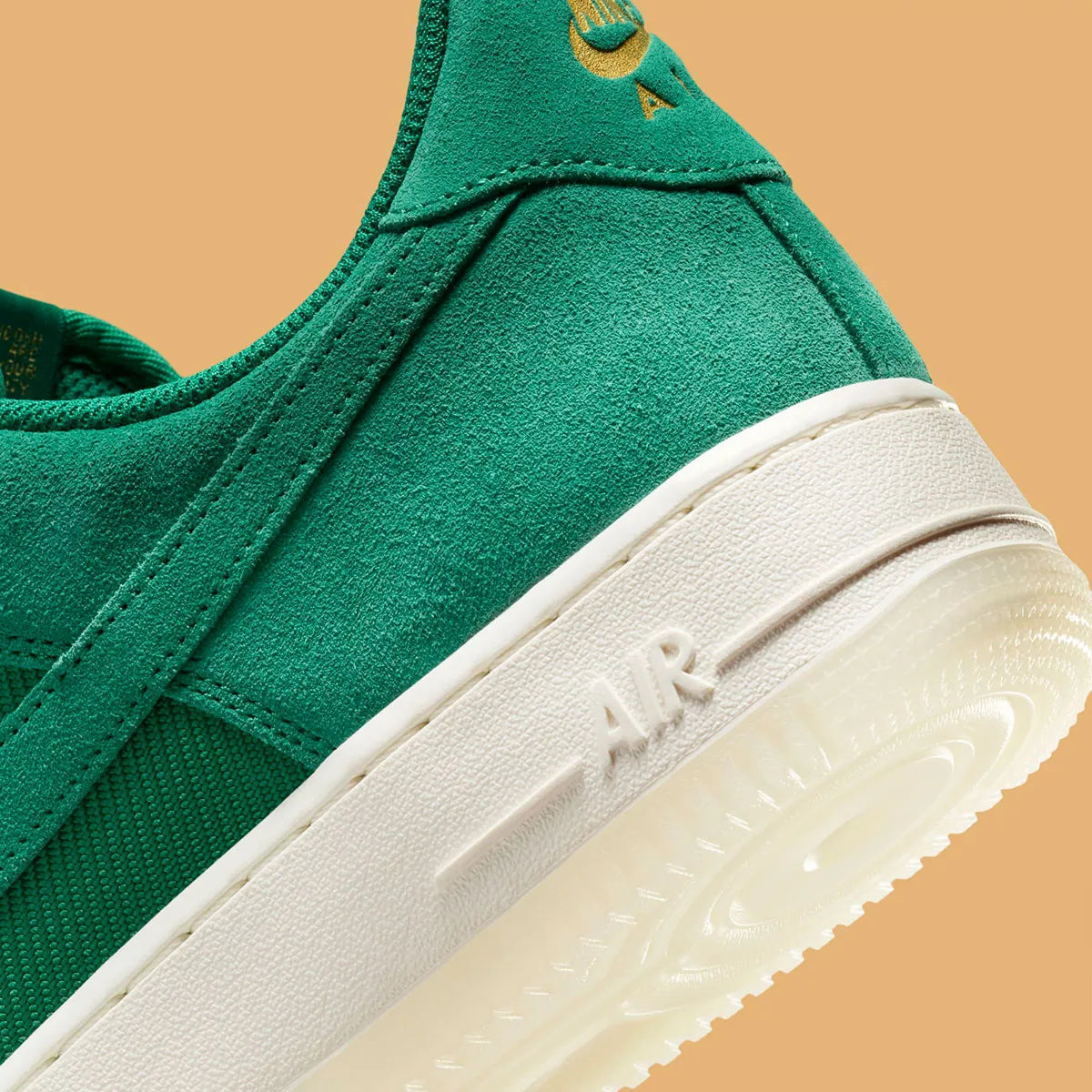 Nike Air Force 1 Low '07 LV8 Malachite Pale Ivory Metallic Gold