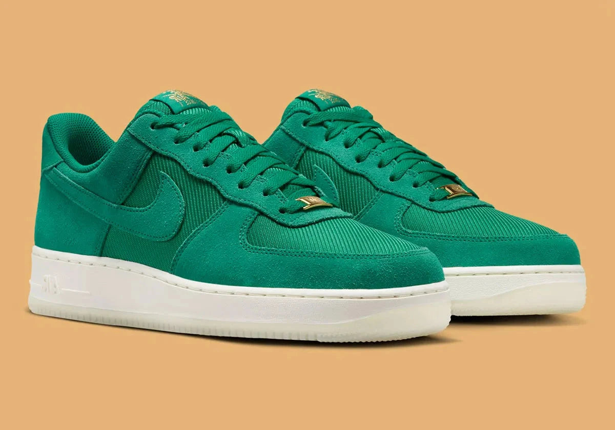 Nike Air Force 1 Low '07 LV8
Malachite Pale Ivory Metallic Gold