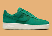 Nike Air Force 1 Low '07 LV8
Malachite Pale Ivory Metallic Gold