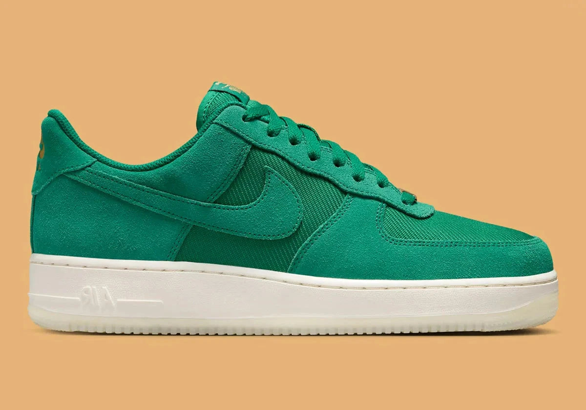 Nike Air Force 1 Low '07 LV8
Malachite Pale Ivory Metallic Gold