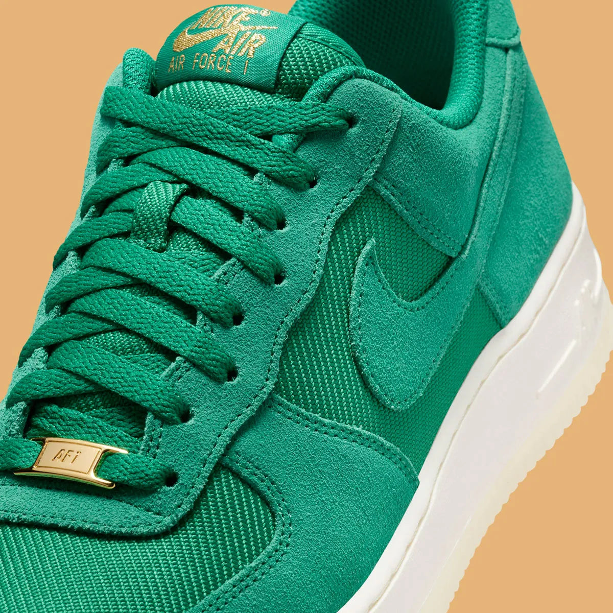 Nike Air Force 1 Low '07 LV8 Malachite Pale Ivory Metallic Gold