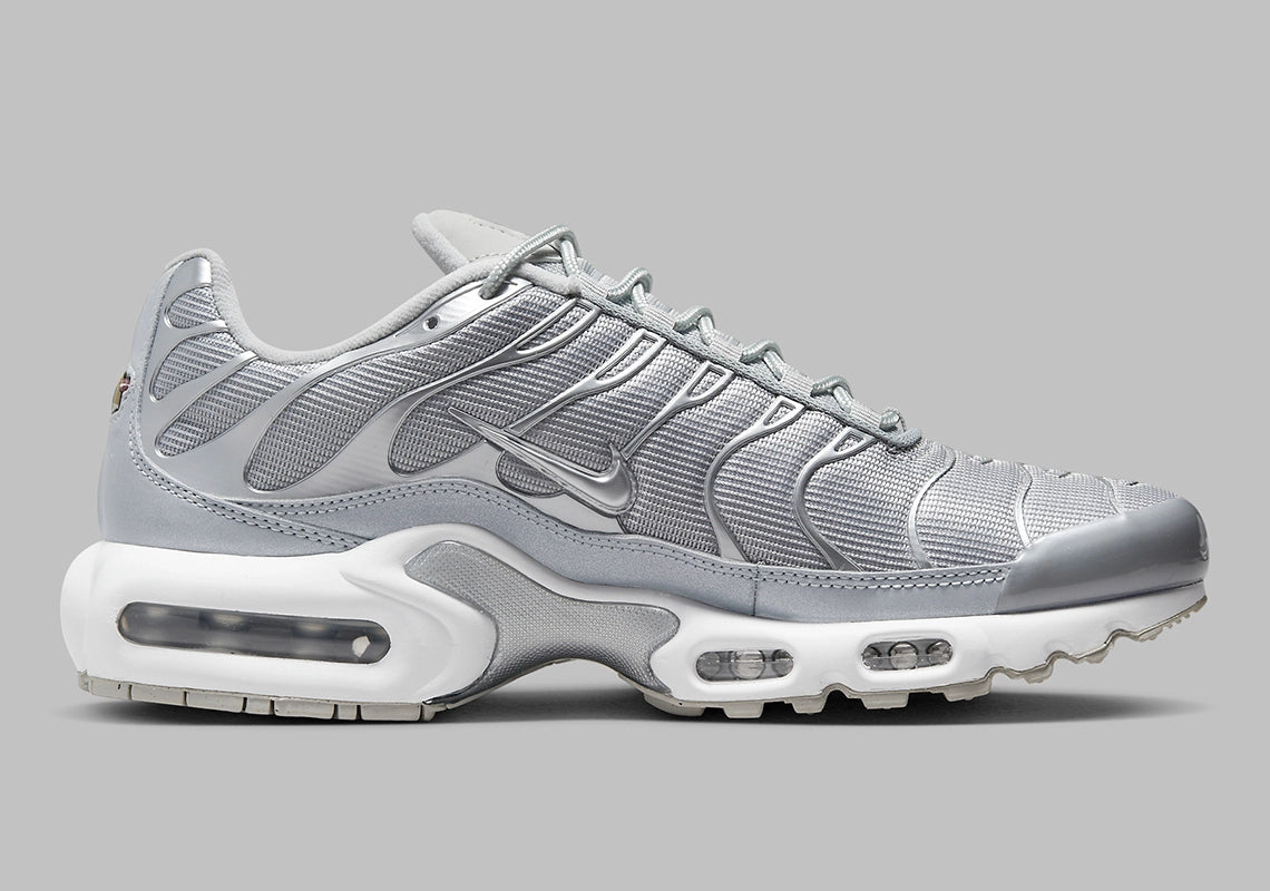 Nike Air Max Plus Metallic Silver