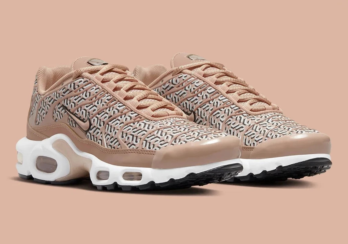 Nike Air Max Plus United in Victory