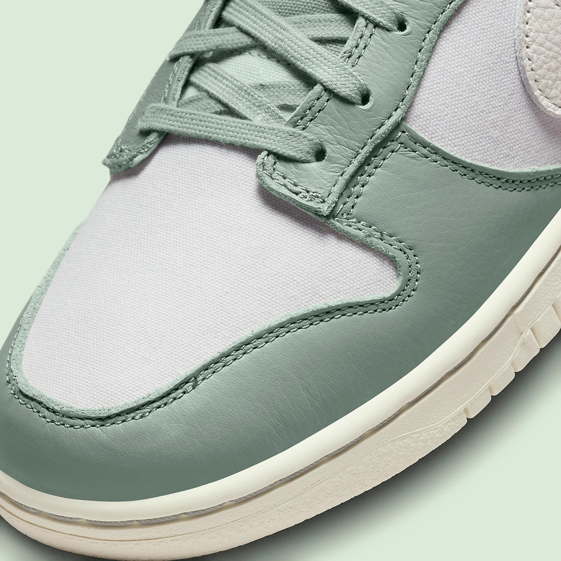 Nike Dunk Low Mica Green