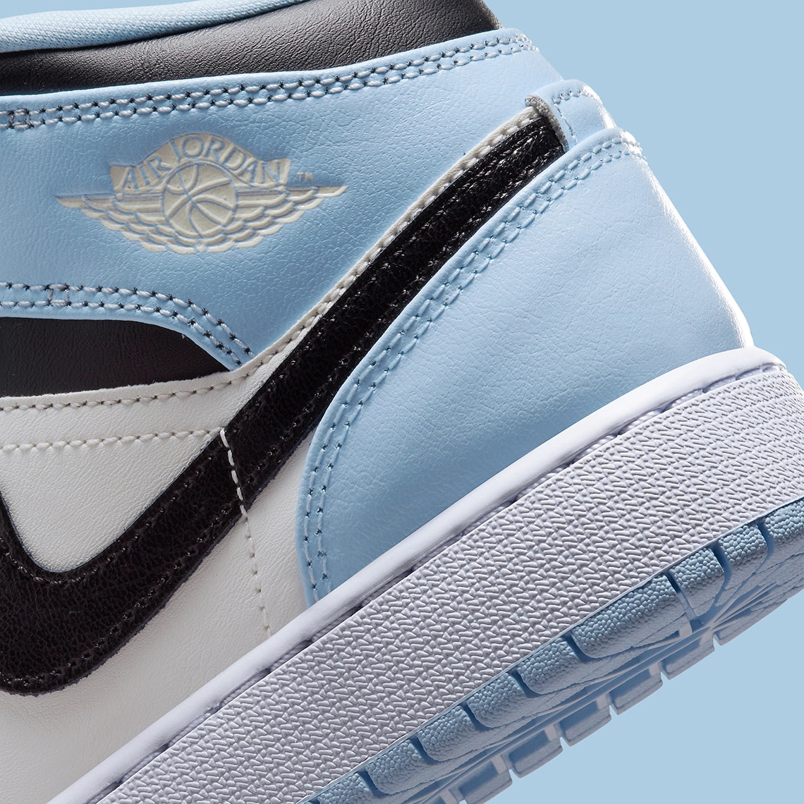 Jordan 1 Mid Ice Blue