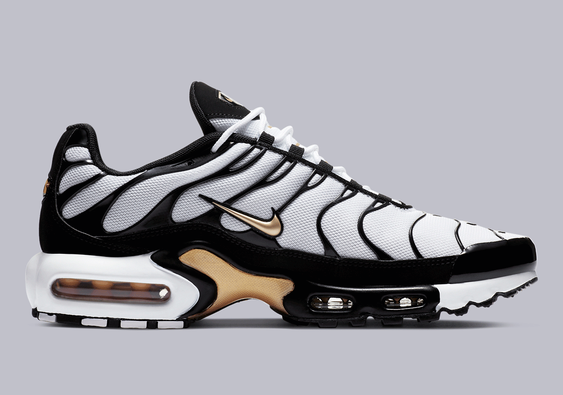 Nike Air Max Plus White Black Metallic Gold